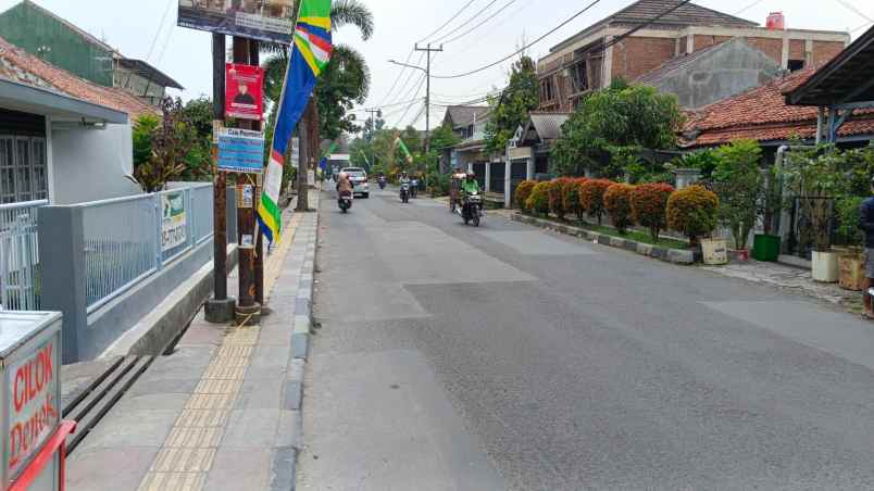 dijual rumah komplek margahayu raya