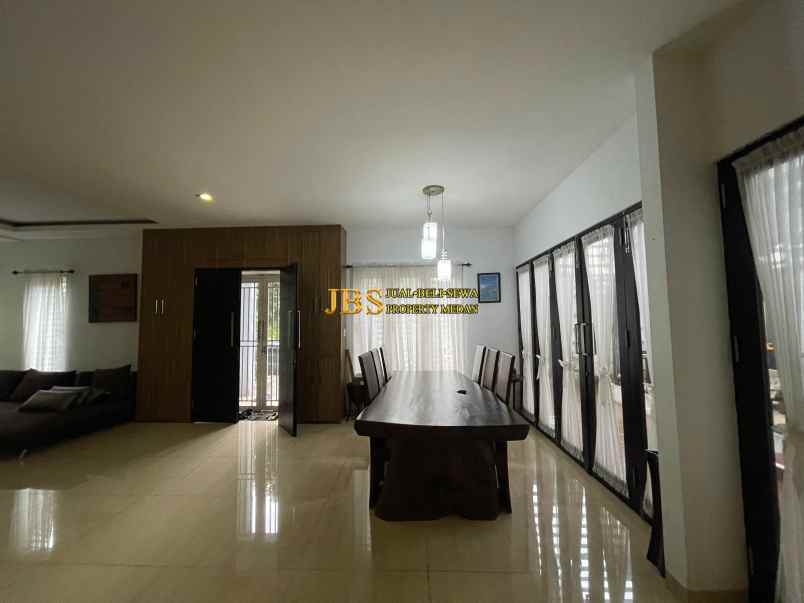 dijual rumah komplek royal sumatera