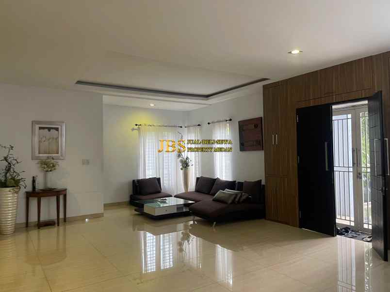 dijual rumah komplek royal sumatera