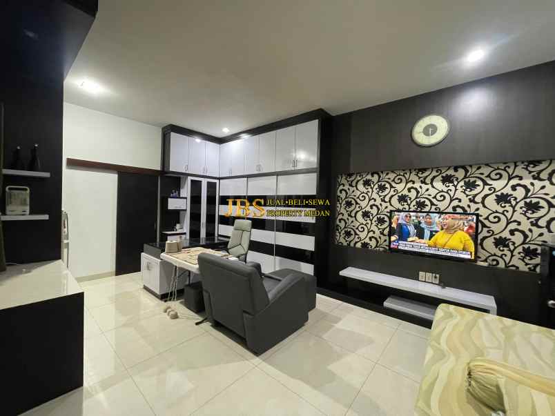 dijual rumah komplek royal sumatera