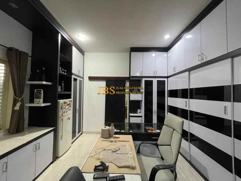 dijual rumah komplek royal sumatera