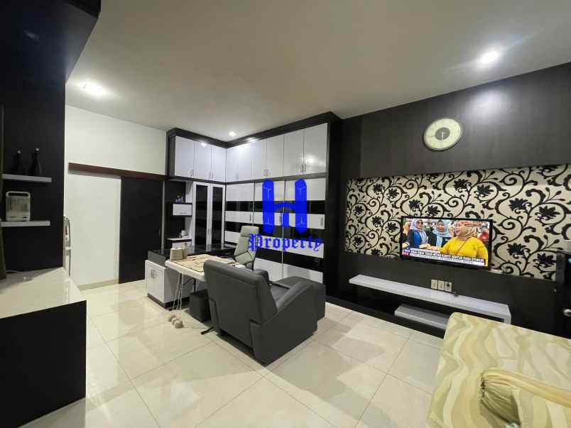 dijual rumah komplek royal sumatera