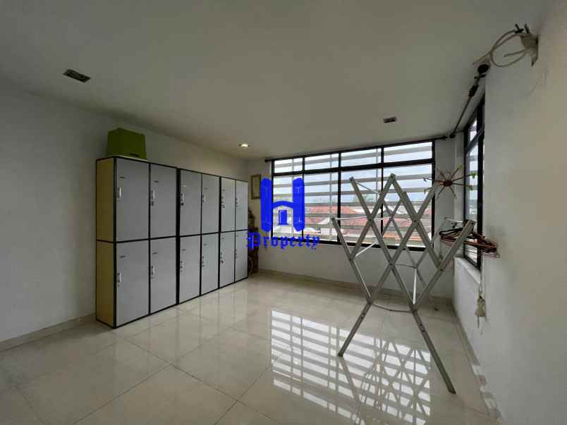 dijual rumah komplek royal sumatera