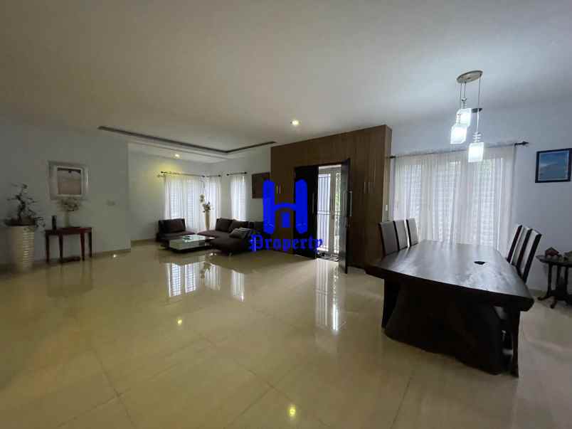 dijual rumah komplek royal sumatera