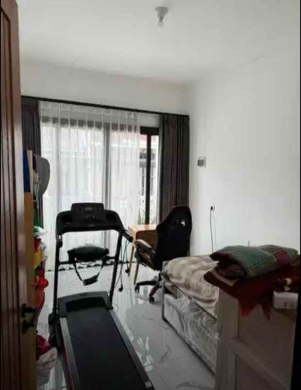 dijual rumah komplek taman buaran indah