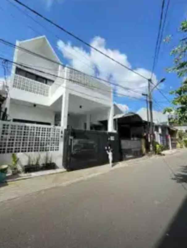 dijual rumah komplek taman buaran indah