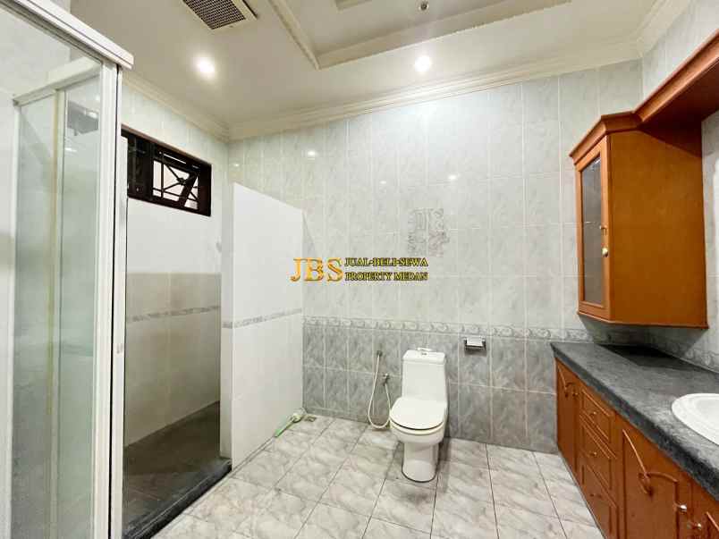 dijual rumah komplek taman polonia 5