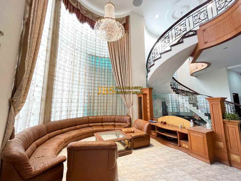 dijual rumah komplek taman polonia 5