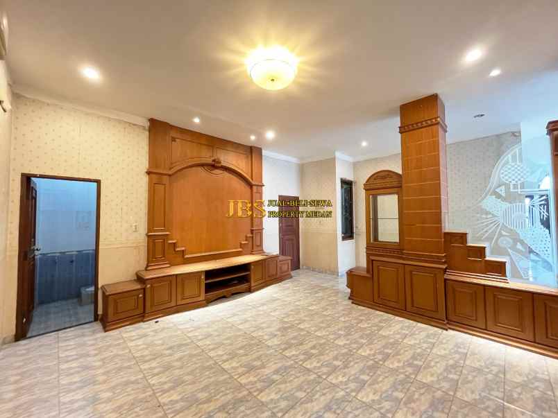 dijual rumah komplek taman polonia 5