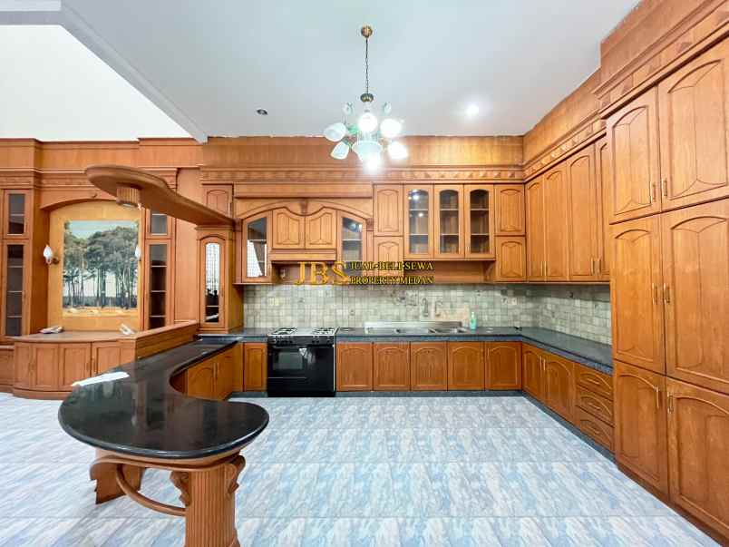 dijual rumah komplek taman polonia 5