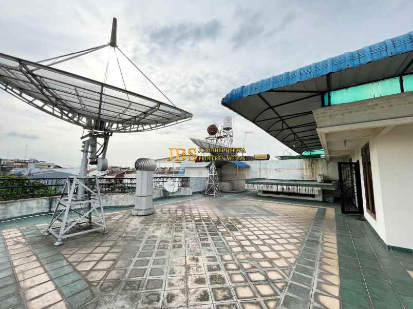 dijual rumah komplek taman polonia 5