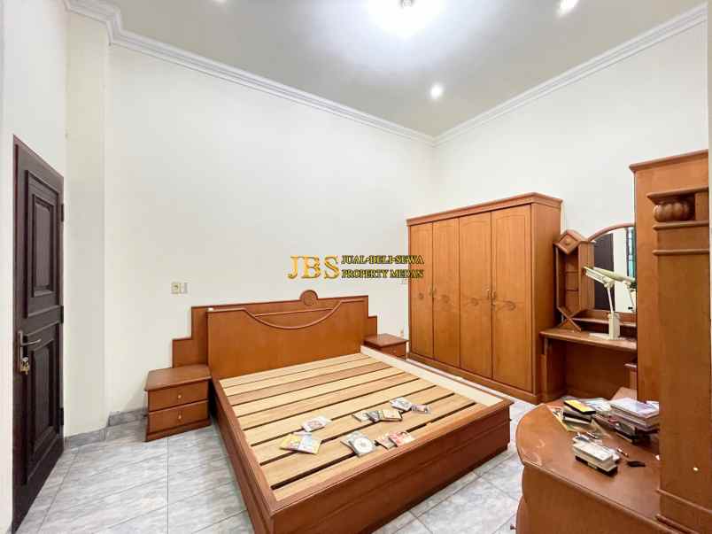 dijual rumah komplek taman polonia 5