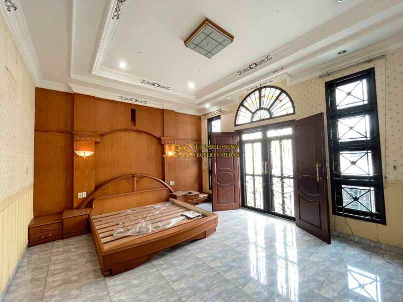 dijual rumah komplek taman polonia 5