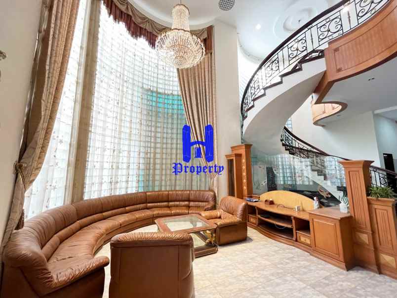 dijual rumah komplek taman polonia 5