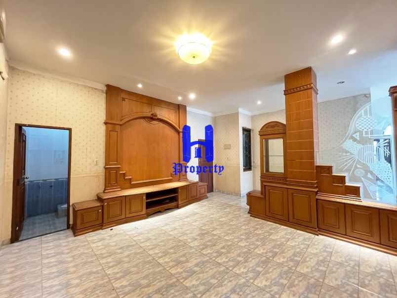 dijual rumah komplek taman polonia 5