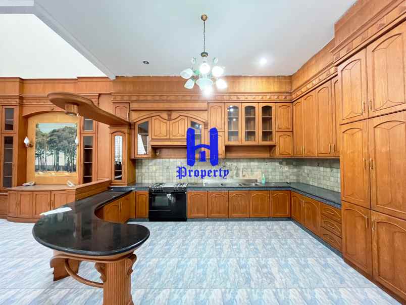 dijual rumah komplek taman polonia 5