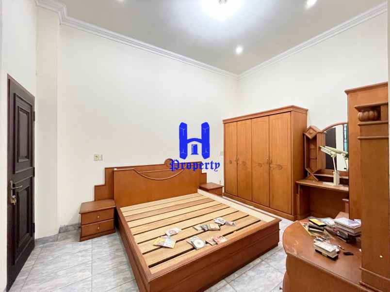 dijual rumah komplek taman polonia 5