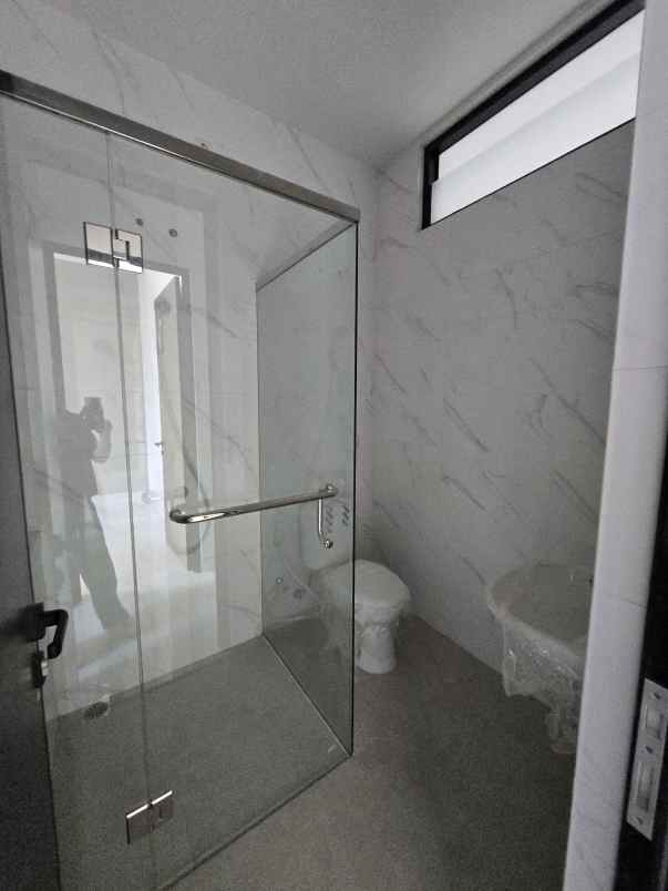 dijual rumah kutisari indah