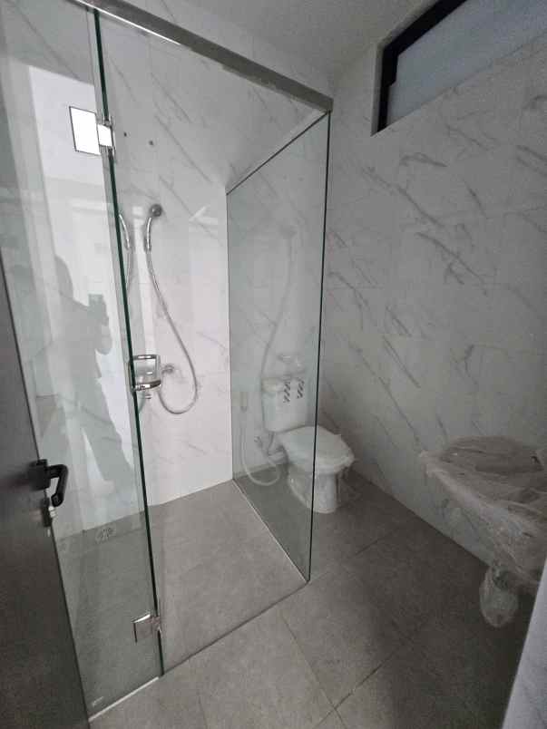 dijual rumah kutisari indah