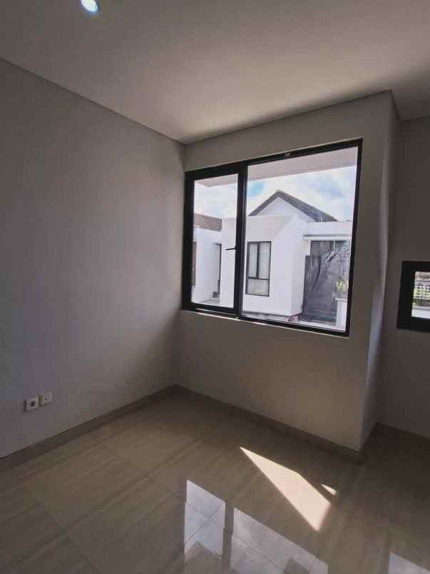 dijual rumah lantai 2 lokasi jalan tukad badung renon
