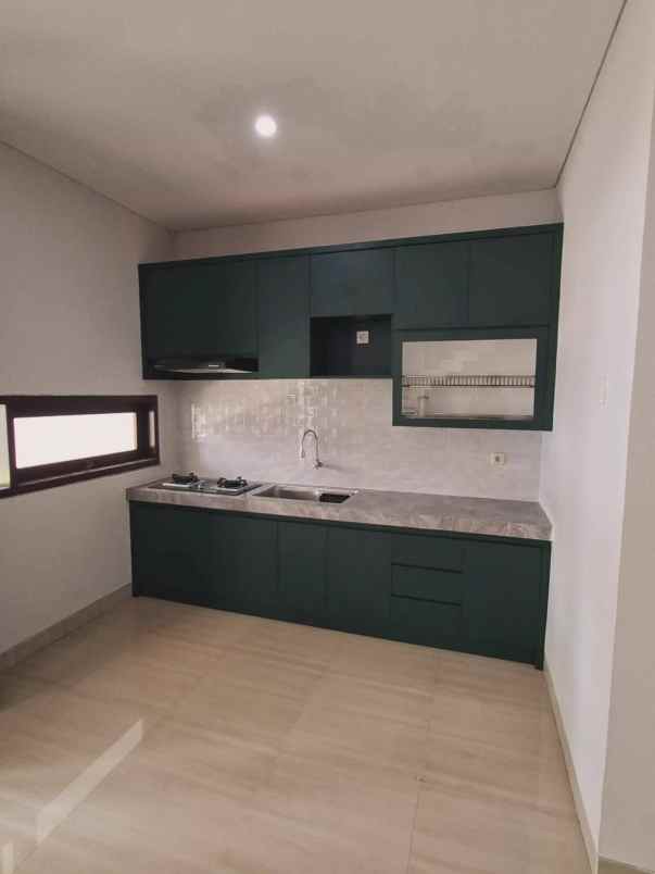 dijual rumah lantai 2 lokasi jalan tukad badung renon