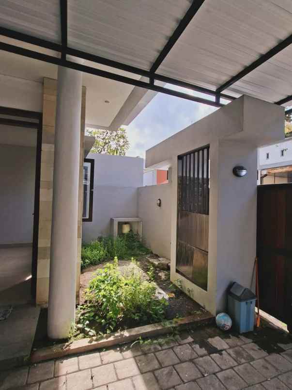 dijual rumah lantai 2 lokasi jalan tukad badung renon