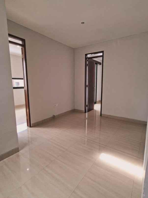 dijual rumah lantai 2 lokasi jalan tukad badung renon