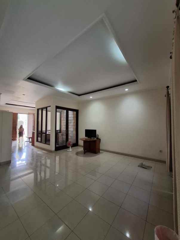 dijual rumah lokasi meruya jakarta barat