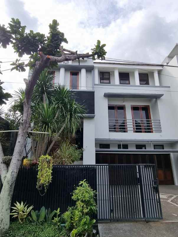 dijual rumah lokasi meruya jakarta barat