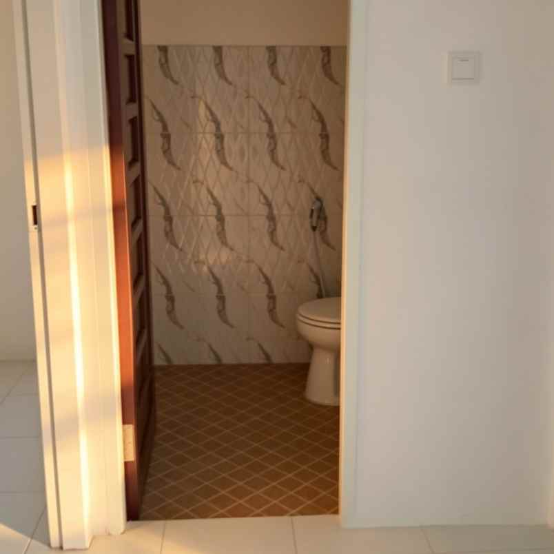 dijual rumah manggar