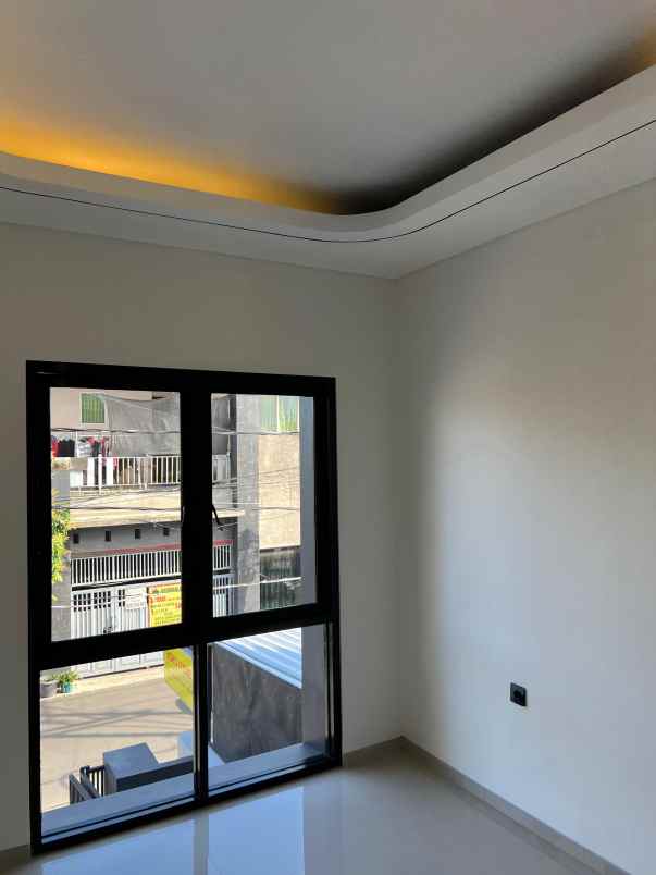 dijual rumah manukan lor