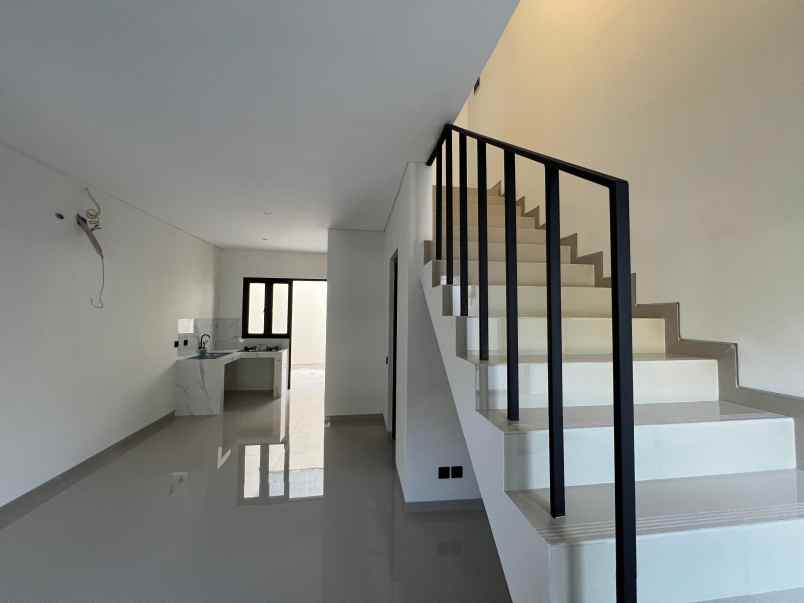 dijual rumah manukan lor