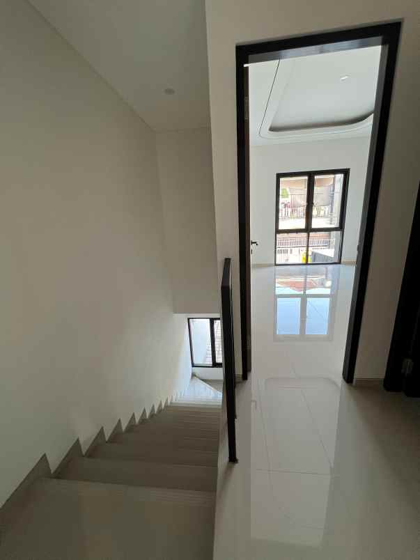 dijual rumah manukan lor