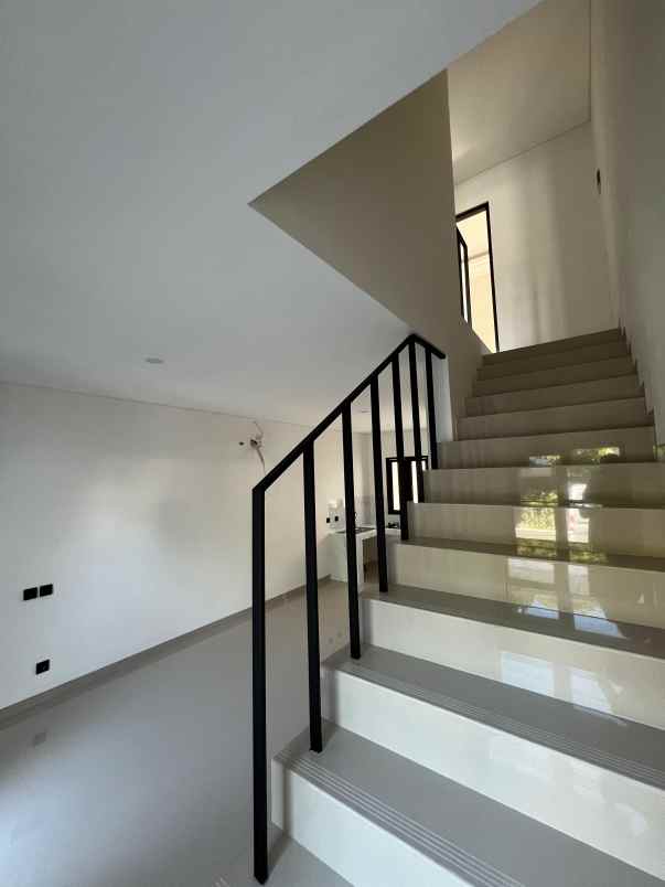 dijual rumah manukan lor