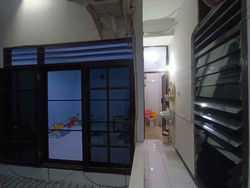 dijual rumah manyar jaya