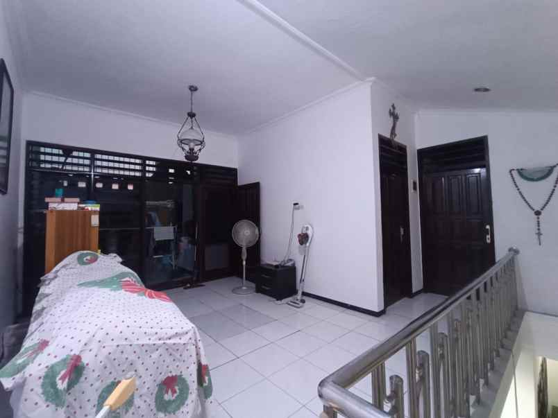 dijual rumah manyar jaya