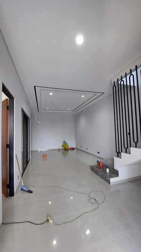 dijual rumah manyar tompotika sukolilo