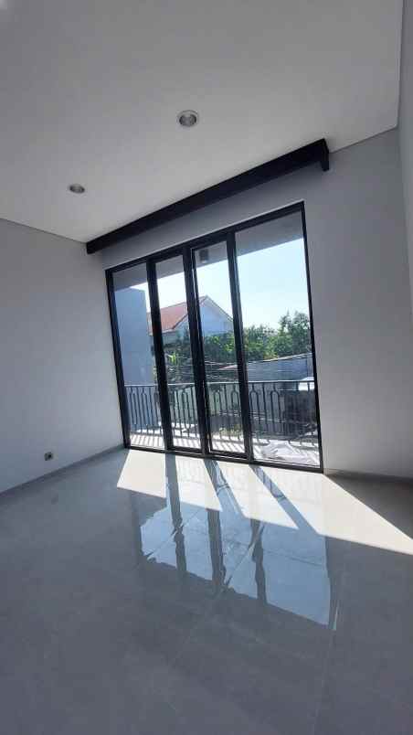 dijual rumah manyar tompotika sukolilo