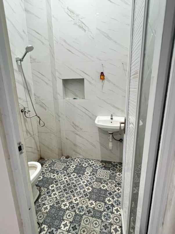 dijual rumah medokan