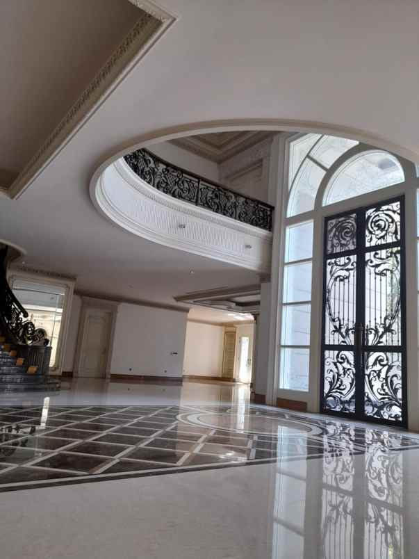 dijual rumah mewah di pakuwon indah surabaya