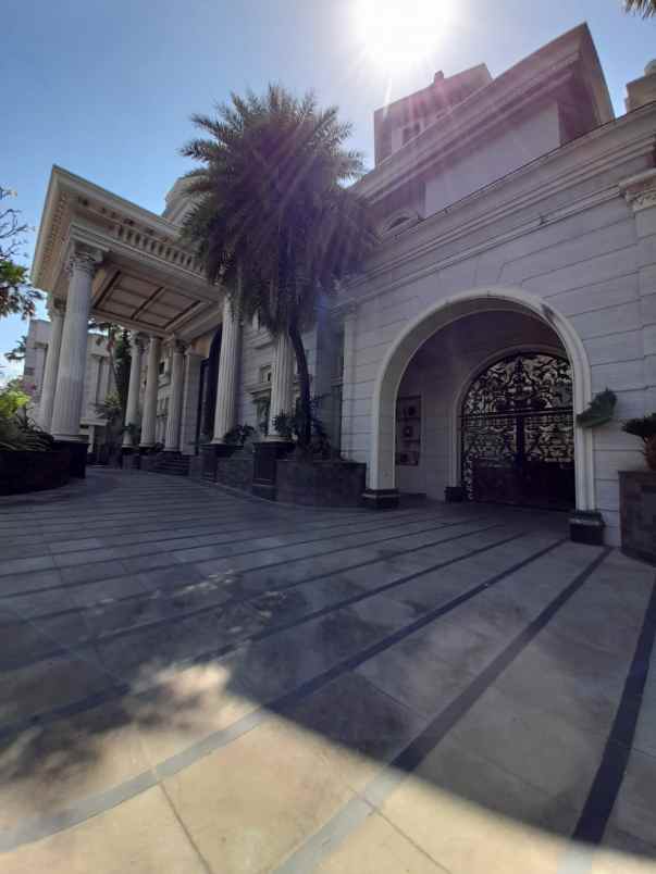 dijual rumah mewah di pakuwon indah surabaya
