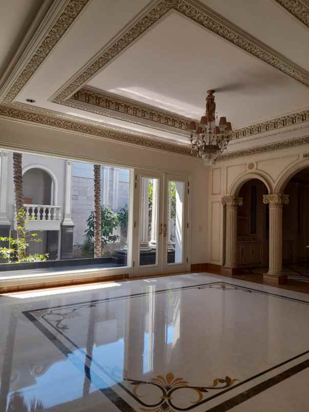 dijual rumah mewah di pakuwon indah surabaya