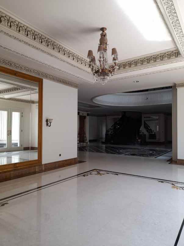 dijual rumah mewah di pakuwon indah surabaya