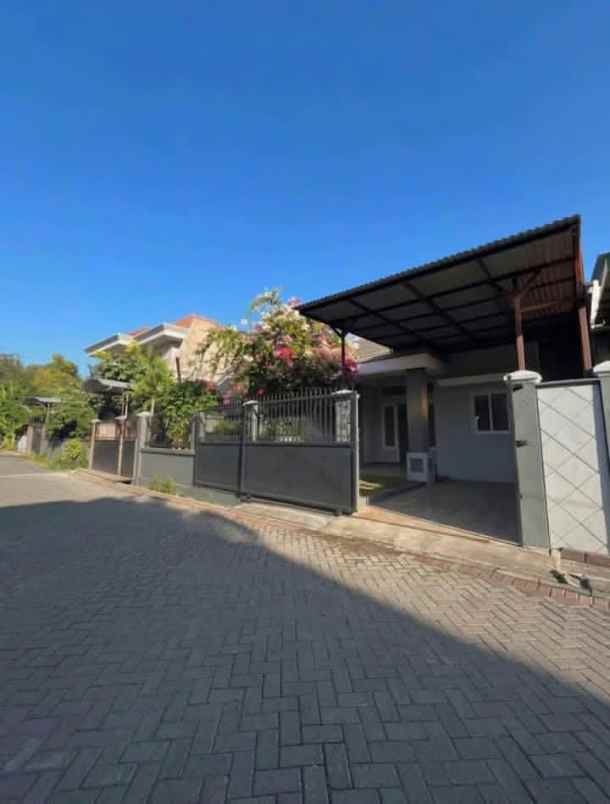 dijual rumah mojo gubeng