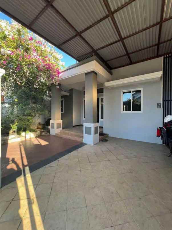 dijual rumah mojo gubeng
