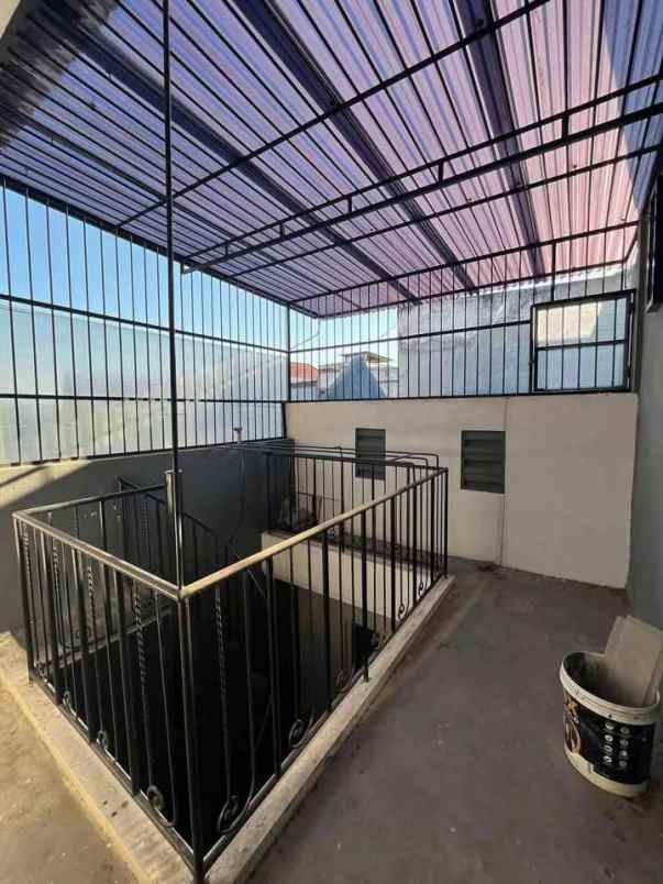 dijual rumah mojo gubeng
