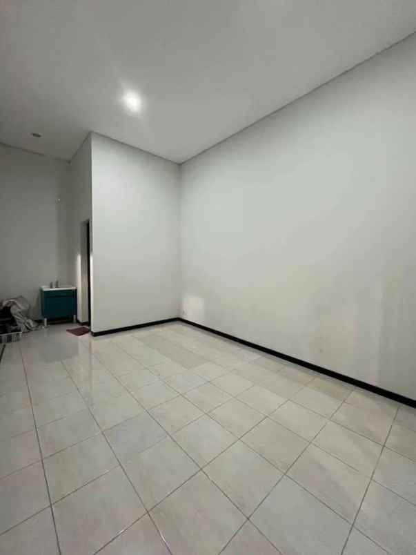 dijual rumah mojo gubeng