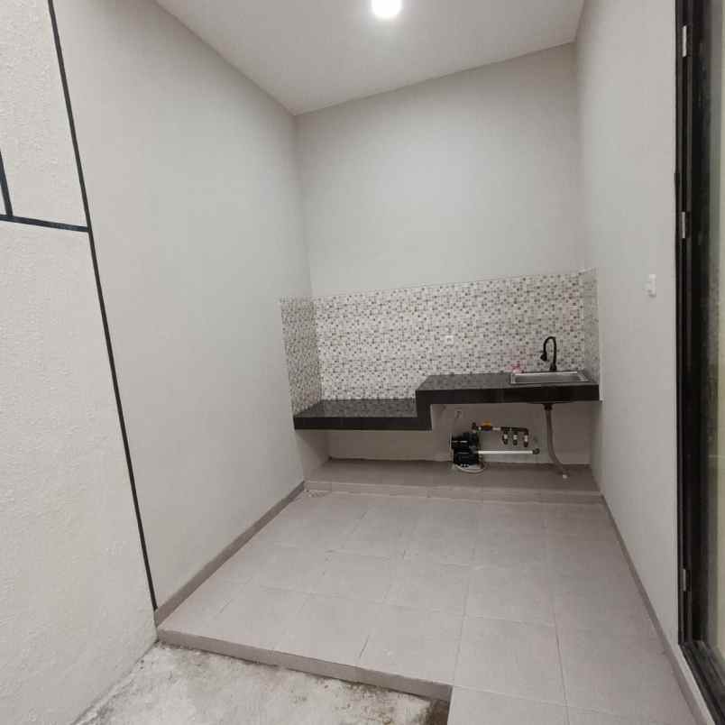 dijual rumah mulyosari