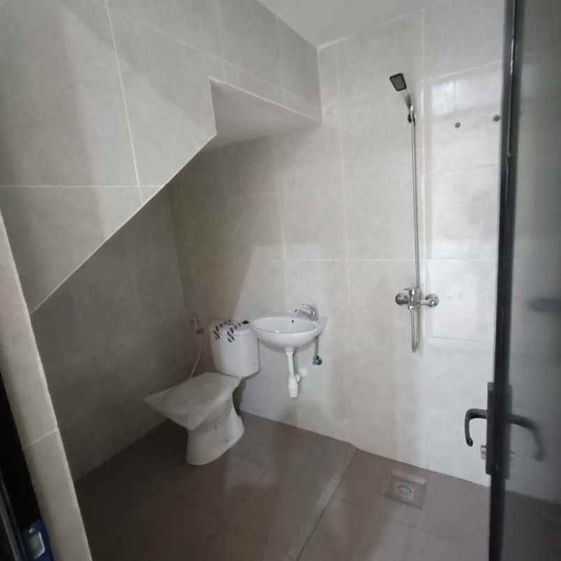 dijual rumah mulyosari