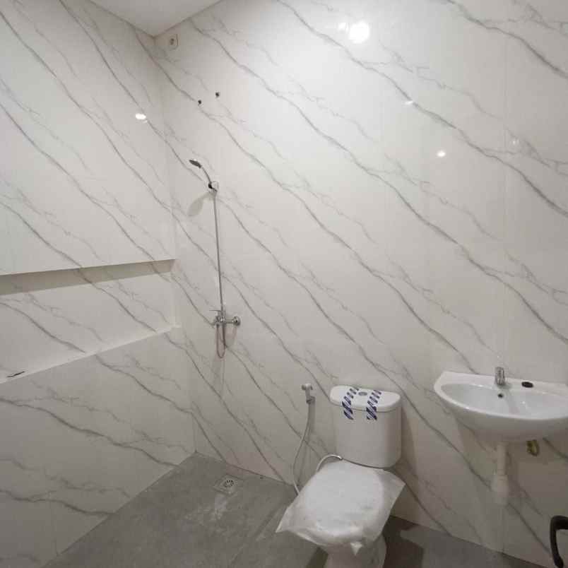 dijual rumah mulyosari